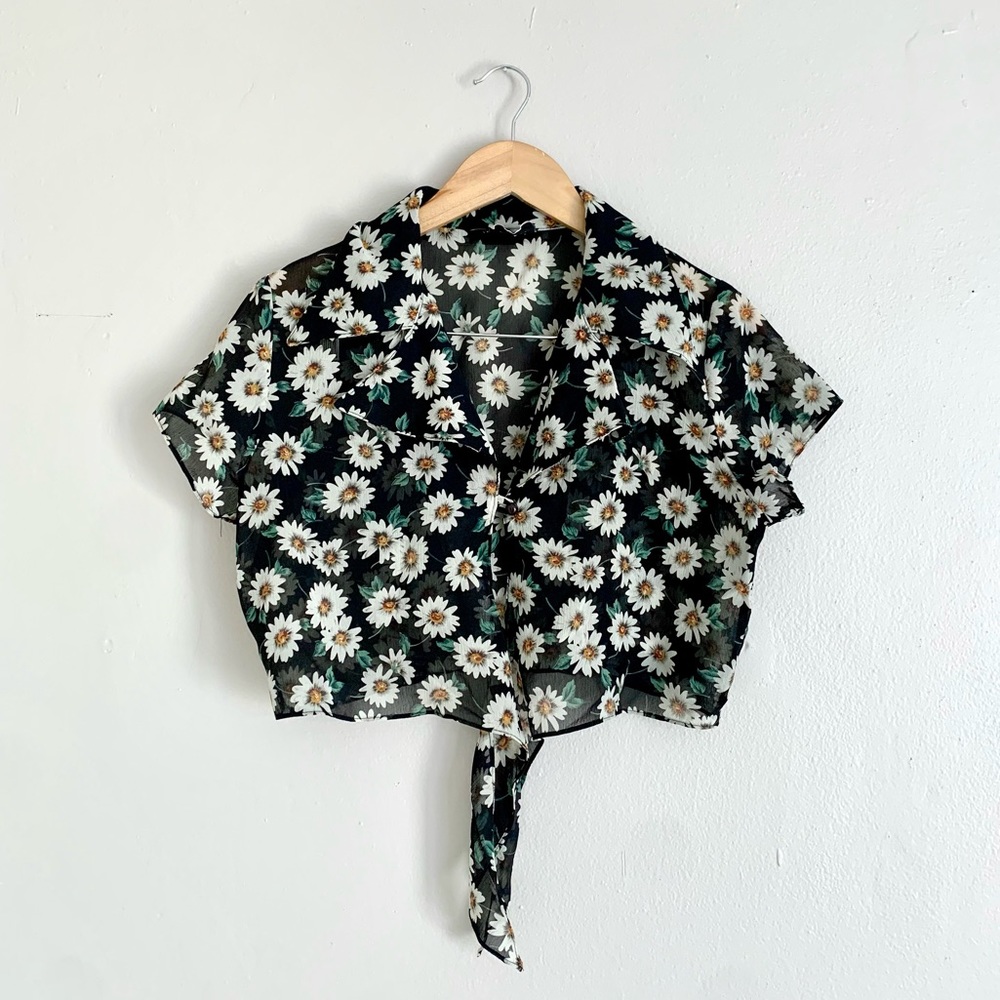 Daisy Print Cropped Tie Front Blouse / Shirt